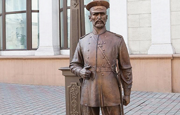 К фигуре городового в Минске возложили похоронный венок с надписью «Имиджу МВД»