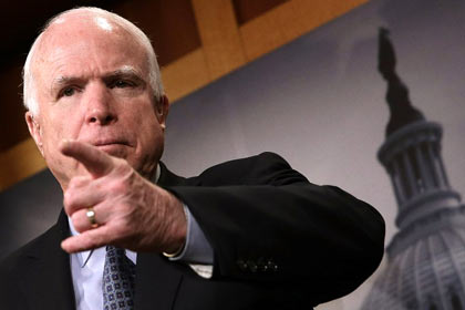 Маккейн заявил о частичной вине США в применении на Украине кассетных бомб