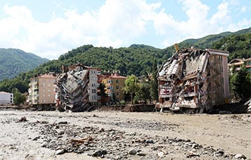 Причерноморские районы Турции объявили зоной стихийного бедствия из-за наводнений