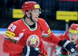 Белорусского хоккеиста дисквалифицировали на ЧМ