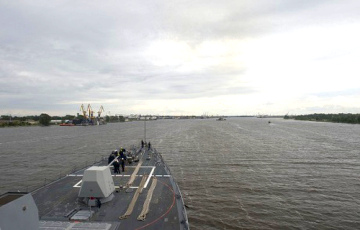 Эсминец США зашел в порт Риги