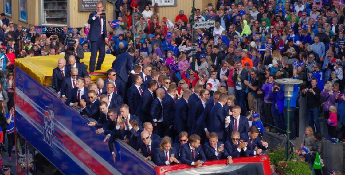 Футболистов сборной Исландии встретили на родине как национальных героев