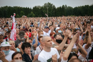 Колумнист «СБ» прогнозирует кровавую цветную революцию в Беларуси
