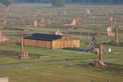 Музей холокоста вернул полбарака Освенциму
