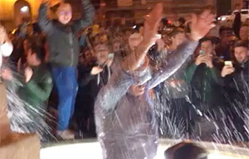 Президент «Ромы» после победы над «Барселоной» искупался в фонтане