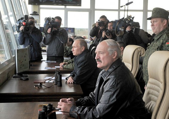 Лукашенко будет смотреть за учениями «Запад-2017» из Беларуси, Путина тоже пригласили