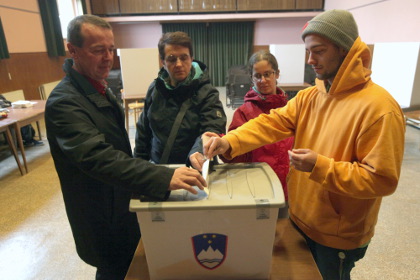 Граждане Словении проголосовали против однополых браков