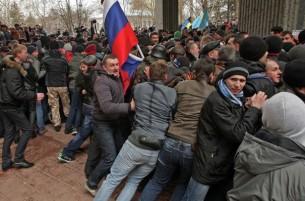 Пророссийские силы захватили правительственные здания в Крыму