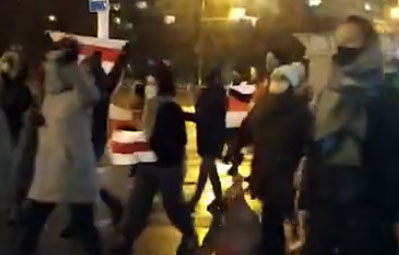 Минчане провели акцию солидарности на улице Максима Богдановича