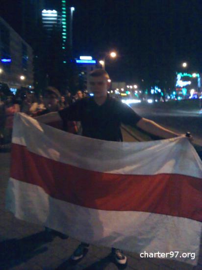 На Немиге за бело-красно-белый флаг арестовали молодежного  активиста