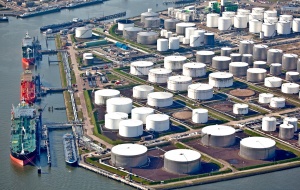 Перевалка белорусских нефтепродуктов началась на Петербургском нефтяном терминале