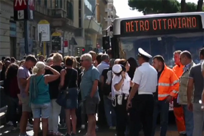 В Риме остановлено движение в метро из-за обрушения потолка