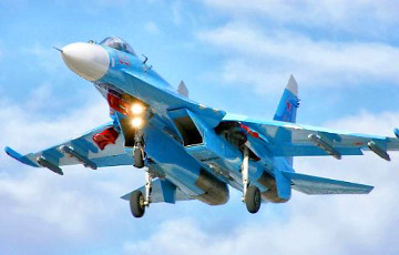 В Беларусь прилетел еще один московитский истребитель Су-30СМ