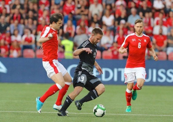 Сборная Беларуси с минимальным счетом уступила футболистам Швейцарии
