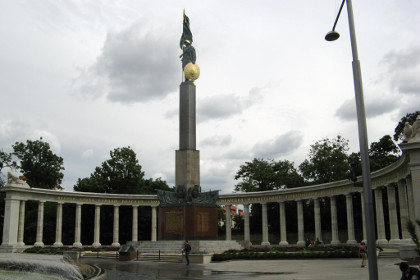 В Вене осквернили памятник советскому воину-освободителю