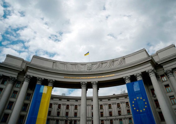 Киев выслал белорусского дипломата после скандала с украинским сотрудником в Минске