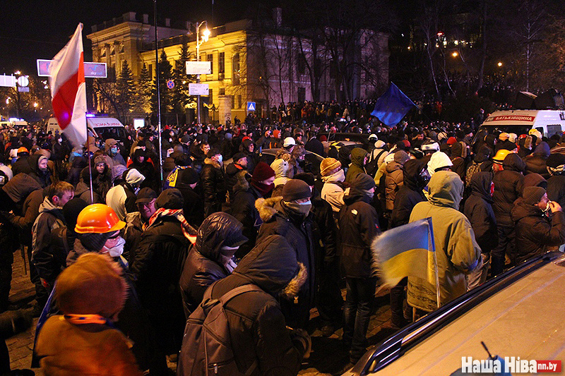 Фотофакт: белорусы на баррикадах в Киеве