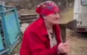 Украинская бабушка взяла в руки топор против захватчиков и стала героиней Сети