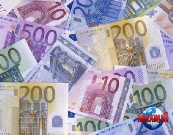 Евро подорожал на 100 рублей