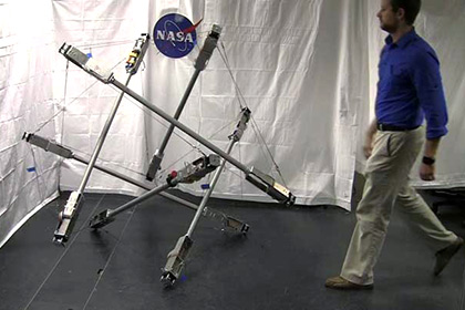 НАСА показало робота из торчащих стержней с приводами