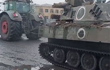«Тракторные войска» Украины взяли в плен самоходную установку РФ «Хоста»
