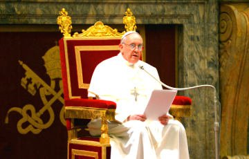 Ватикан о терактах в Париже: Это нападение на мир для всего человечества