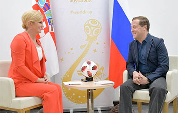Фотофакт: Медведева «дотянули» до президента Хорватии