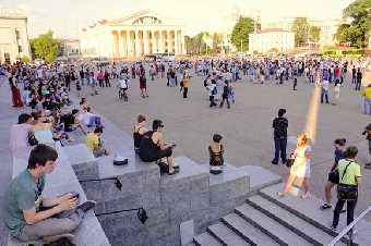 «Би-2» спели в Минске про девушек, которые «выходят на площадь» (Фото)
