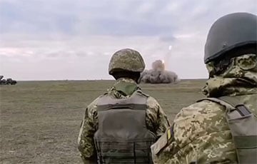 Украинская артиллерия накрыла плотным огнем оккупантов на их позициях