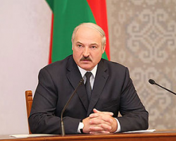 Лукашенко: прежде чем требовать с руководителя, ему надо добавить власти