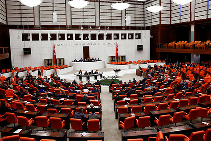 В Турции главная оппозиционная партия пригрозила покинуть парламент