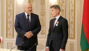 Лукашенко наградил губернатора Приморского края