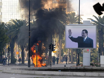 В Тунисе на фоне беспорядков уволено правительство