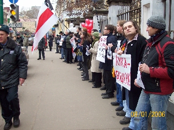 Студенты вышли на акцию солидарности с Беларусью  (Фото)