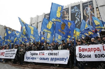 В Киеве 19 декабря митинговали у двух посольств