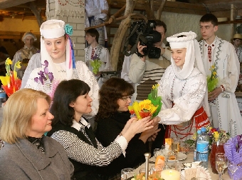 Мартынова провела традиционную встречу с супругами глав дипмиссий по случаю Рождества и Нового года
