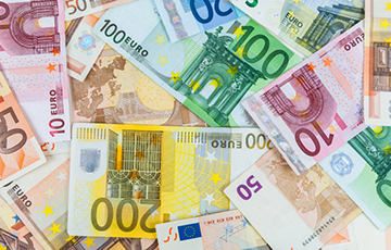 Евро обновил годовой максимум в Беларуси