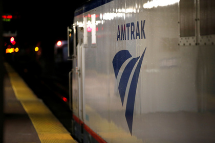 В штате Вашингтон поезд с 250 пассажирами сошел с рельсов