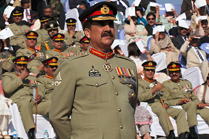 Пакистанский генерал пообещал за сутки урегулировать политический кризис