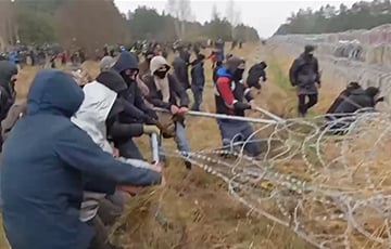 Две агрессивные группы мигрантов напали на Польскую границу: новые подробности