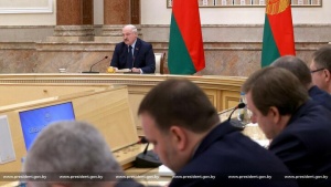 Лукашенко: идет война «в кабинетах, СМИ, соцсетях, экономике и финансах»