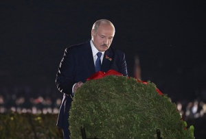 Лукашенко призвал хранить память о войне и не поддаваться на уловки предателей