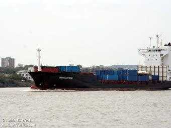 У сомалийских пиратов отбили судно с россиянами