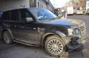 Двое мозырян угнали  Range Rover в Москве, сбили на нем старушку и протаранили две иномарки