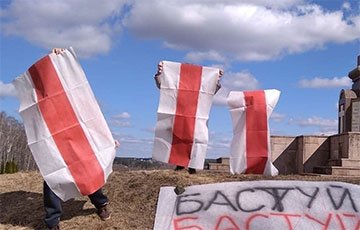 «Бастуй!»: жители Борисова поддержали уходящих в стачку рабочих
