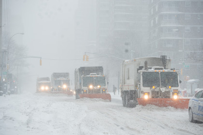 Число жертв снежной бури на востоке США достигло 18