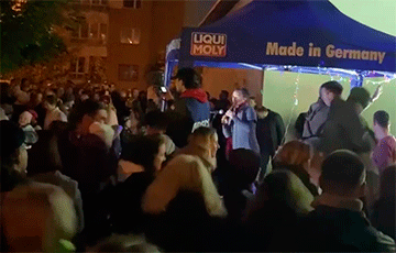 Минчане вышли на вечерние акции солидарности