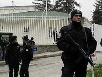 Турецкий боевик ранил семерых полицейских
