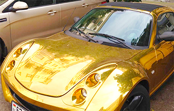 Фотофакт: Новый «золотой» автомобиль на улицах Минска