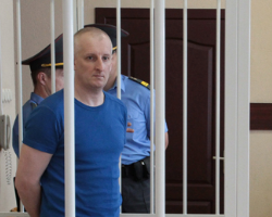 Правозащитника Бондаренко приговорили к трем годам тюрьмы